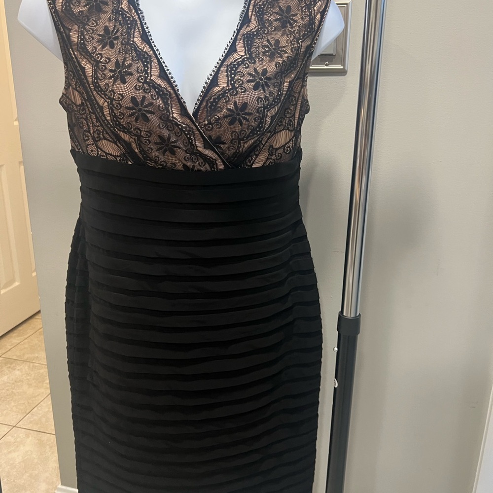 Chic Black Lace Midi Dress